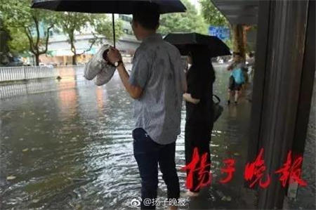 南京暴雨最新消息，城市如何應(yīng)對(duì)暴雨挑戰(zhàn)的挑戰(zhàn)